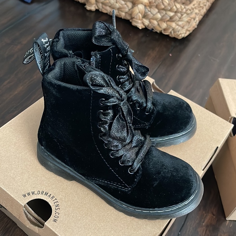 Girls black Velvet Dr. Martens size size US 11